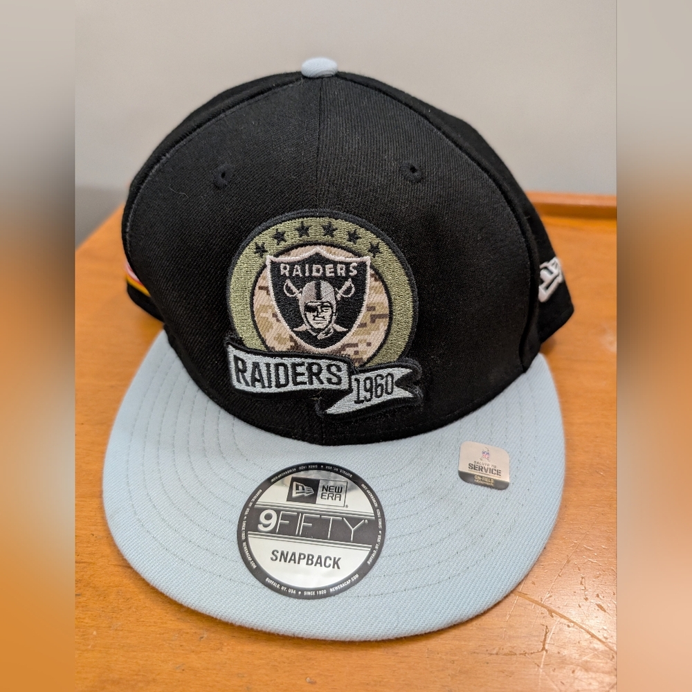 Las Vegas Raiders New Era 2022 Salute To Service 9FIFTY Snapback Hat NEW
